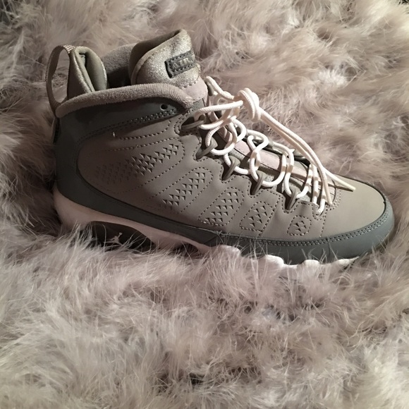 AIR JORDAN 9s RETRO - COOL GREYS - Picture 2 of 6